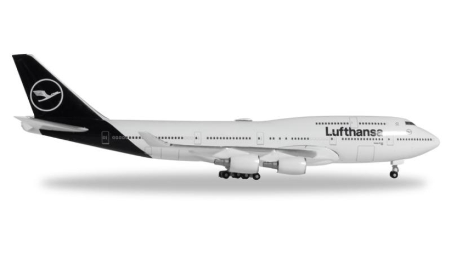   LUFTHANSA BOEING 747-400 