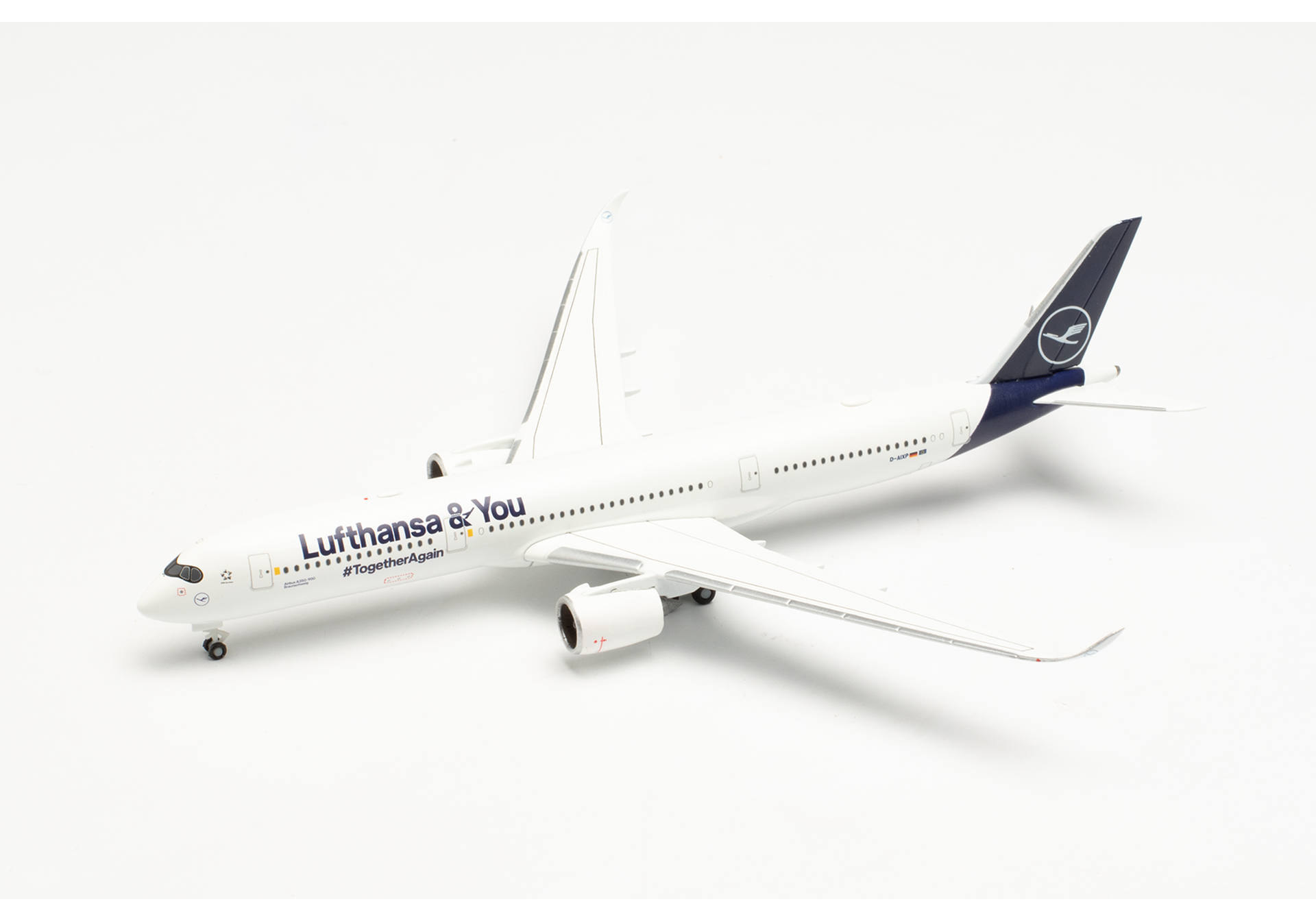   Lufthansa Airbus A350-900 Lufthansa & You  D-AIXP, 1:500 herpa 536066. # 3 hobbyplus.ru