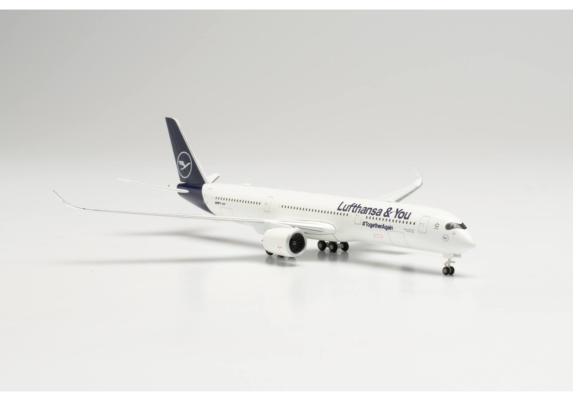   Lufthansa Airbus A350-900 Lufthansa & You  D-AIXP, 1:500 herpa 536066. # 4 hobbyplus.ru