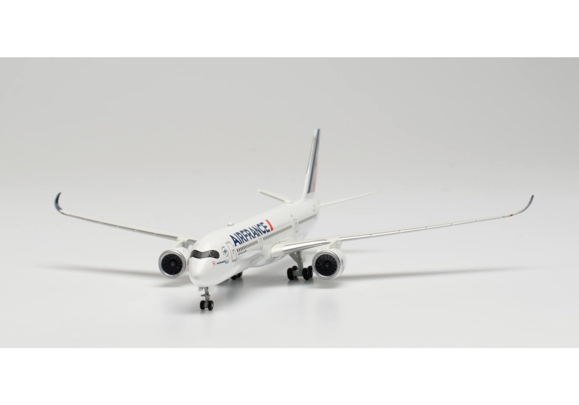   Air France Airbus A350-900  F-HTYC, 1:500, 533478-001. # 4 hobbyplus.ru