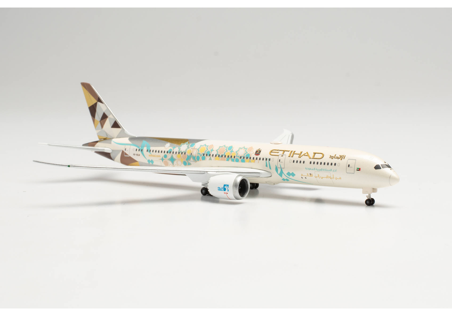  ETIHAD AIRWAYS BOEING 787-9 DREAMLINER CHOOSE SAUDI ARABIA  A6-BLN 1:500 535748. # 4 hobbyplus.ru