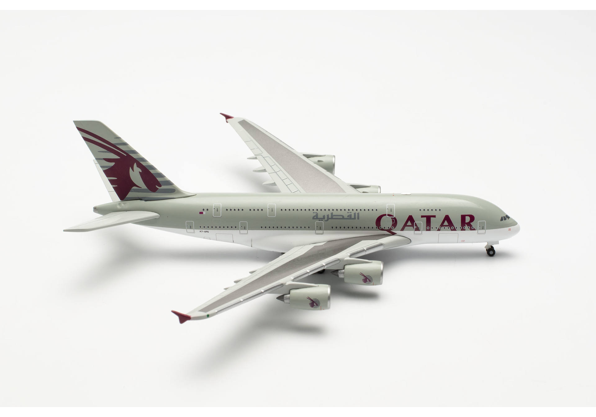   Airbus A380 Qatar Airways - A7-APG, 1:500, 528702-001. # 1 hobbyplus.ru