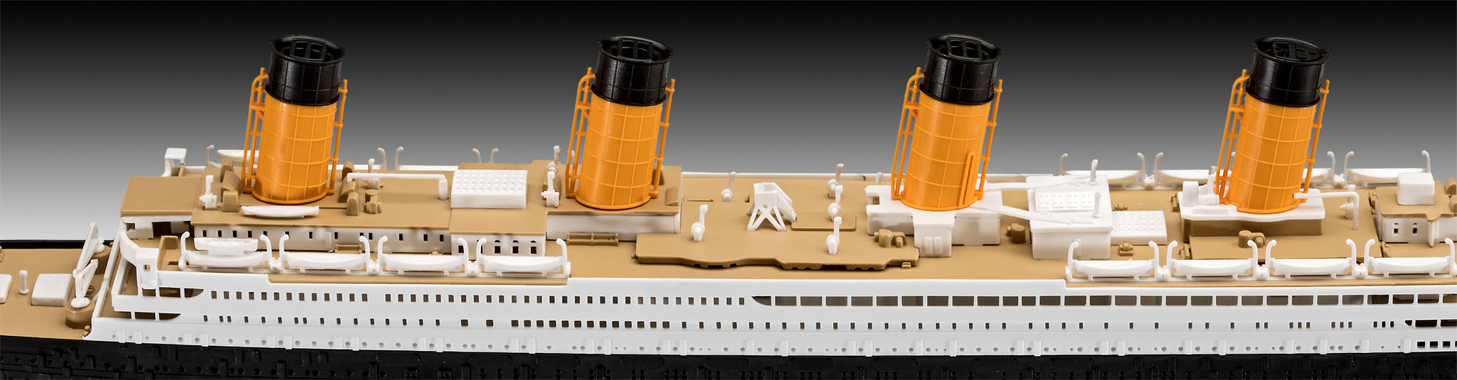   Revell   RMS TITANIC   1:600. # 3 hobbyplus.ru