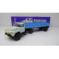 ������������� ������ ������� ��� 130�1 � ������������ ����-885, ��������� � ���� 80 �����, ������-�������. ������� 1:43. � ������������ �������.