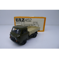 ������ ���������� ��� 452�, ���� ������, ����� �����, ��������� � ������ 90 �., ������-�������, ������� 1:43. 